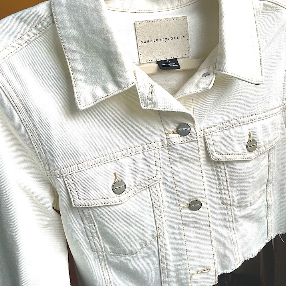 NWOT Sanctuary Denim Cropped Denim Trucker Jacket